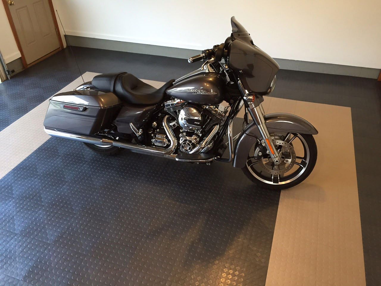 Big Floors RaceDeck CircleTrac, Interlocking Non-Slip Garage Flooring Tile, Durable, Modular, Heavy-Duty Copolymer, Easy Install (Black, 48 Pack of 12 x 12" Tiles)