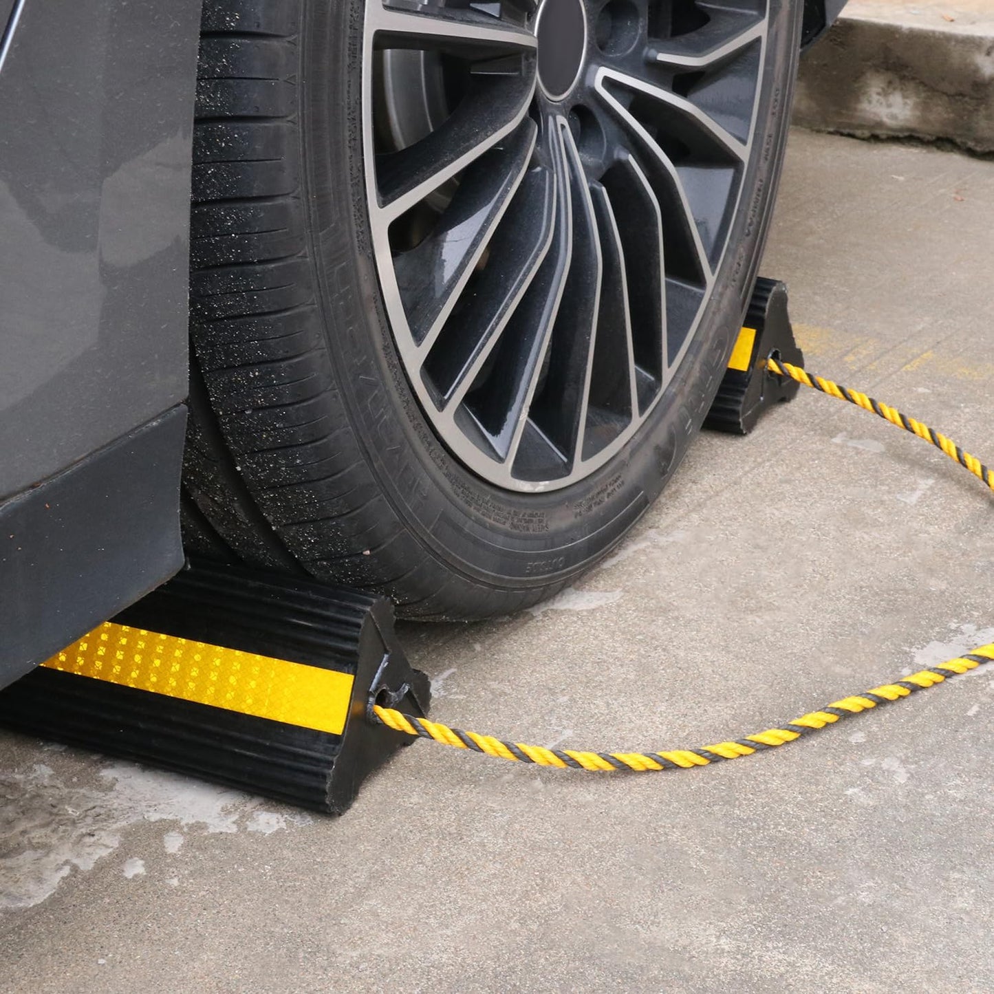 2 Pair Wheel Chocks for Travel Trailers, Rubber Tire Stopper Blocks with Rope, Rubber RV Wheel chocks Blocks, Trailer Wheel Chocks, Ideal for Travel Trailers, RVs, Cars & More