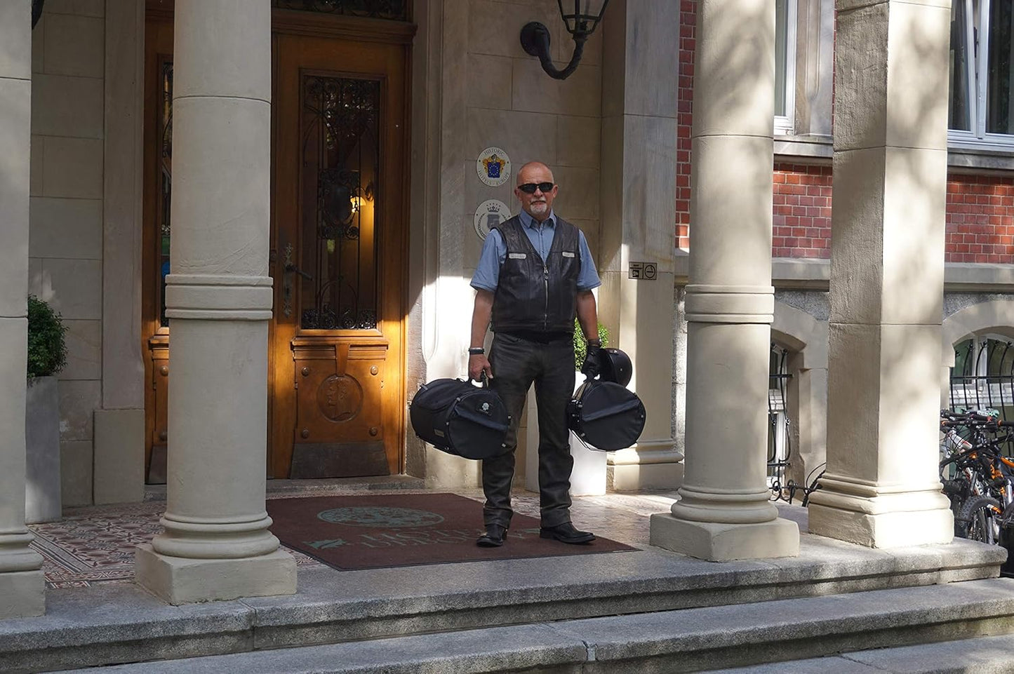 TUBE motorcycle travel luggage, made of waterproof Italian leather, 6.6 gallons capacity, motorcycle seat/rack/sissy bar bag